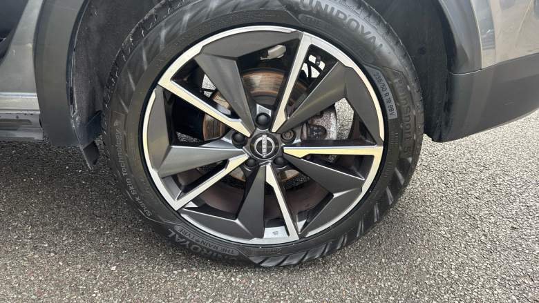 Nissan Qashqai 1.3 DiG-T MH Tekna 5dr Petrol Hatchback